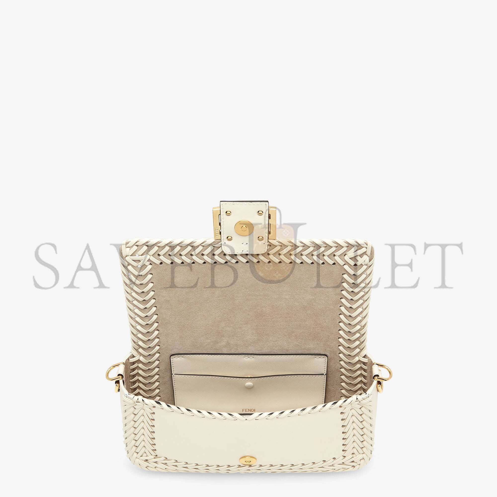 FENDI BAGUETTE - WHITE LEATHER BAG 8BR600AHWDF0K7E (27*15*6cm) FENDI BAGUETTE - WHITE LEATHER BAG 8BR600AHWDF0K7E (27*15*6cm)
