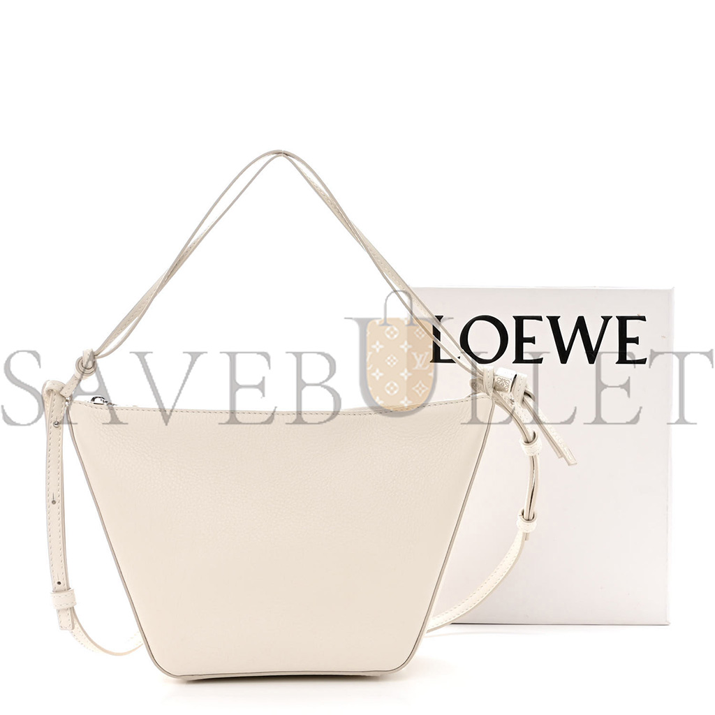LOEWE CALFSKIN MINI HAMMOCK HOBO SOFT WHITE (17*17*10cm) LOEWE CALFSKIN MINI HAMMOCK HOBO SOFT WHITE (17*17*10cm)